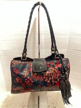 VGUC. Rienzo Satchel-fall tapestry by Patricia Nash.